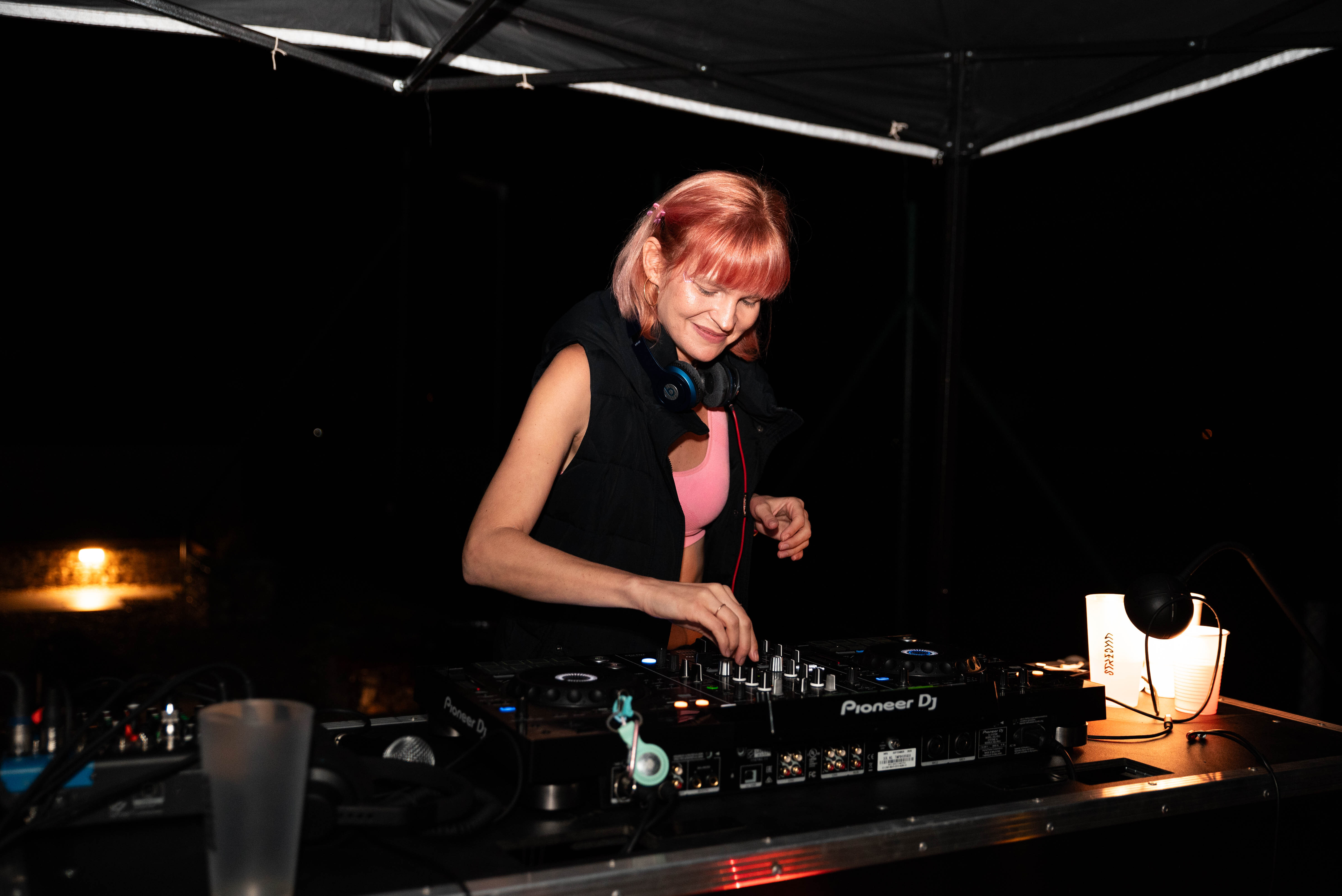 31.7. / piatok /  18:00 / MAJESTIC MONICA / DJ SET